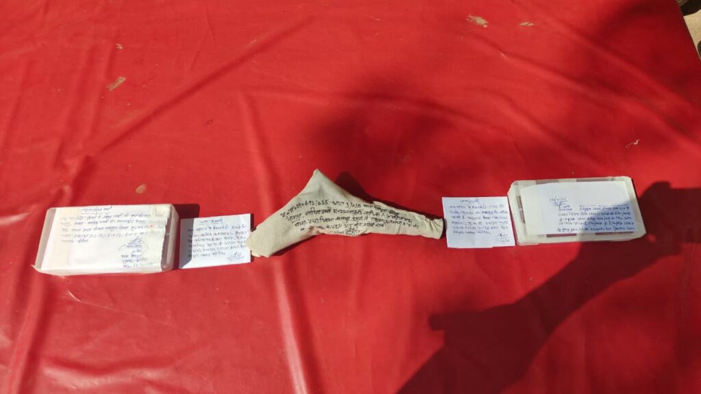 औरैया पुलिस ने पकड़े शातिर टप्पेबाज, चोरी के आभूषण और अवैध हथियार बरामद 4 1003864383