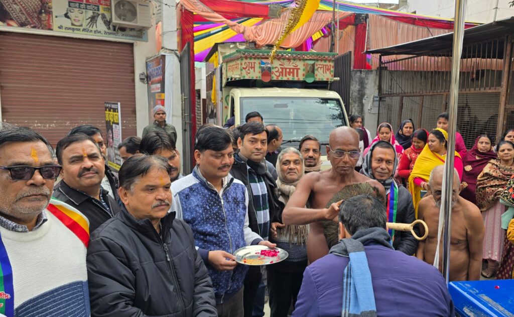 महाराज गौरव सौभाग्य सागर के सानिध्य में भगवान ऋषभदेव रथयात्रा जसवंतनगर पहुंची 3 1004241167