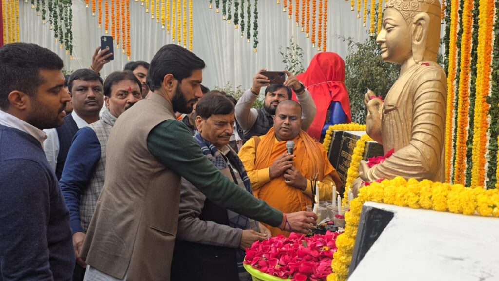 ब्लॉक परिसर में महापुरुषों की मूर्तीयों का अनावरण एवं विकास के बहु कार्यों का लोकार्पण 4 1004266697