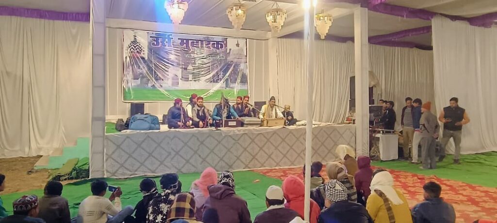 प्राचीन दरगाह हजरत भोलन शाह पर आयोजित तीन दिवसीय उर्स का भव्य समापन 3 1004318998