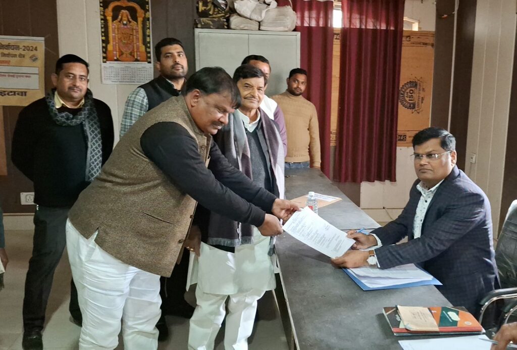 उत्तर प्रदेश सहकारी ग्राम विकास बैंक सैफई के शाखा प्रतिनिधि के लिए 4 नामांकन पत्र दाखिल 3 1004323731