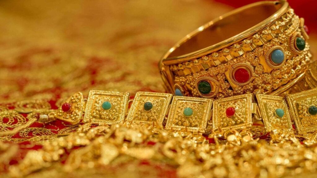 Gold Price Today: चांदी की कीमत में ताबड़तोड़ गिरावट, सोने में भी देखने को मिली गिरावट, जानें कीमत?