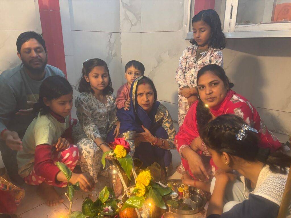 महाशिवरात्रि पर शिवालयों में उमड़ी आस्था की भीड़, दिनभर गूंजे भजन-कीर्तन 3 34463