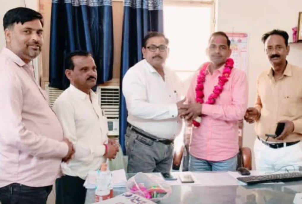 मानवीय कार्य के लिए विद्युत विभाग के एसडीओ सम्मानित 3 44907