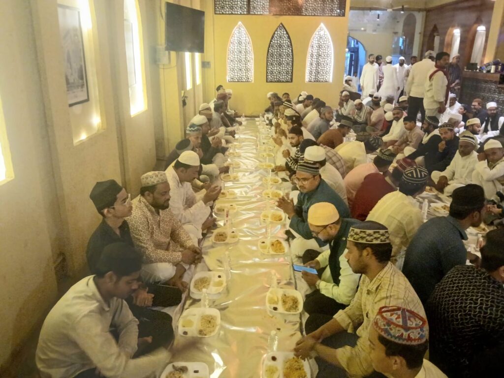 ऑल इंडिया उलेमा व मशाइख़ बोर्ड यूनिट इटावा के जिलाध्यक्ष ने कराया रोज़ा इफ़्तार 3 44910